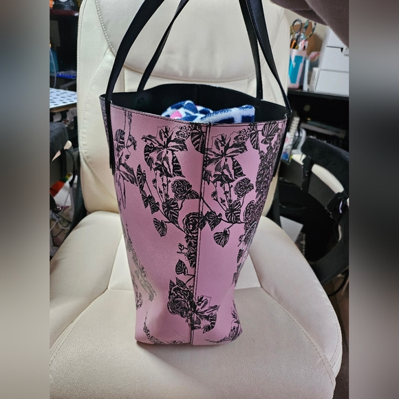 Victoria's Secret Pink Tote with Black Floral Design - Picture 6 of 8